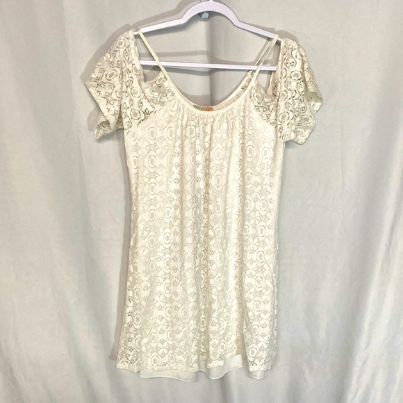 Gianni Bini Dresses & Skirts - 52-4 GB Gianni Bini white lace cold shoulder mini dress top L